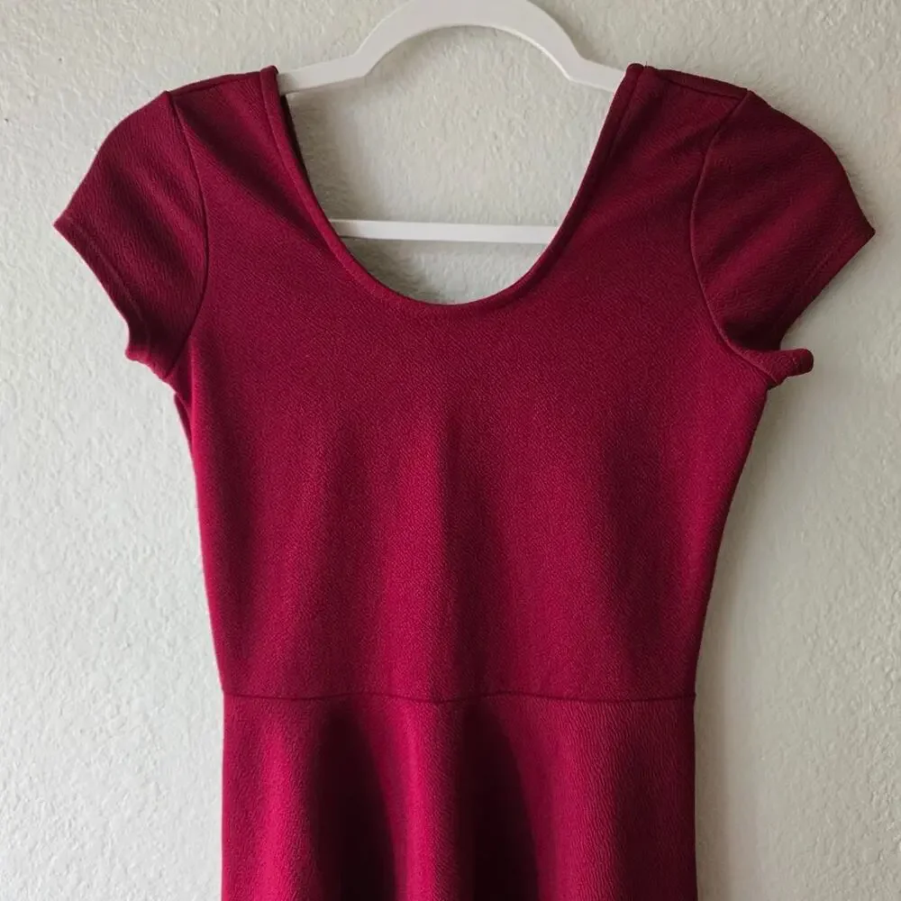 Burgundy a line dress with cap - Picture 2 of 5